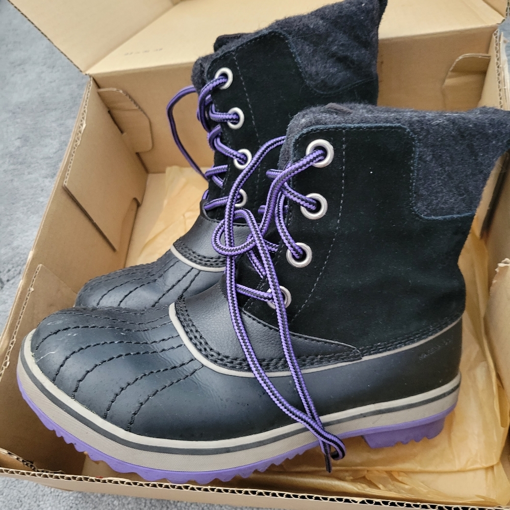 Sorel waterproof snow boots Size 5Y